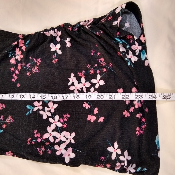 Adorable floral top - Picture 5 of 8